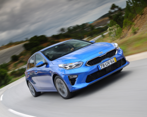 Kia Ceed 1.6 CRDi 6MT transmission 136hp Blue Flame 12